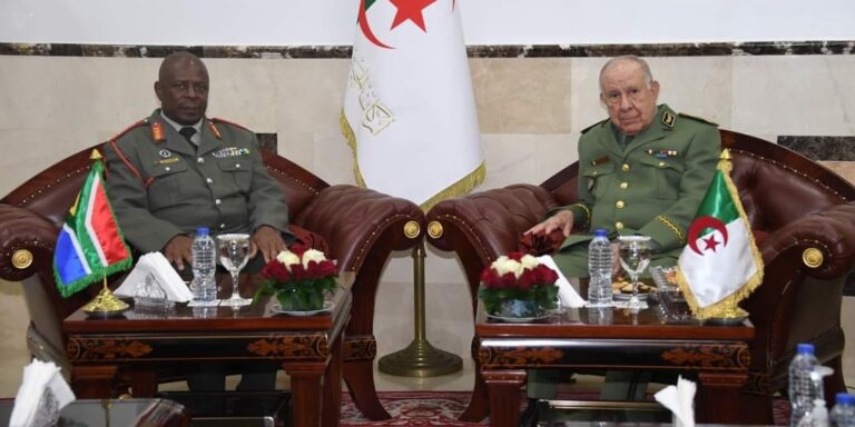 Read more about the article الفريق الأول شنقريحة يستقبل قائد قوات الدفاع الوطني لجنوب إفريقيا