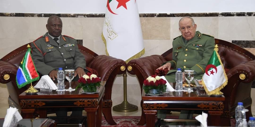 Read more about the article الفريق الأول شنقريحة يستقبل قائد قوات الدفاع الوطني لجنوب إفريقيا