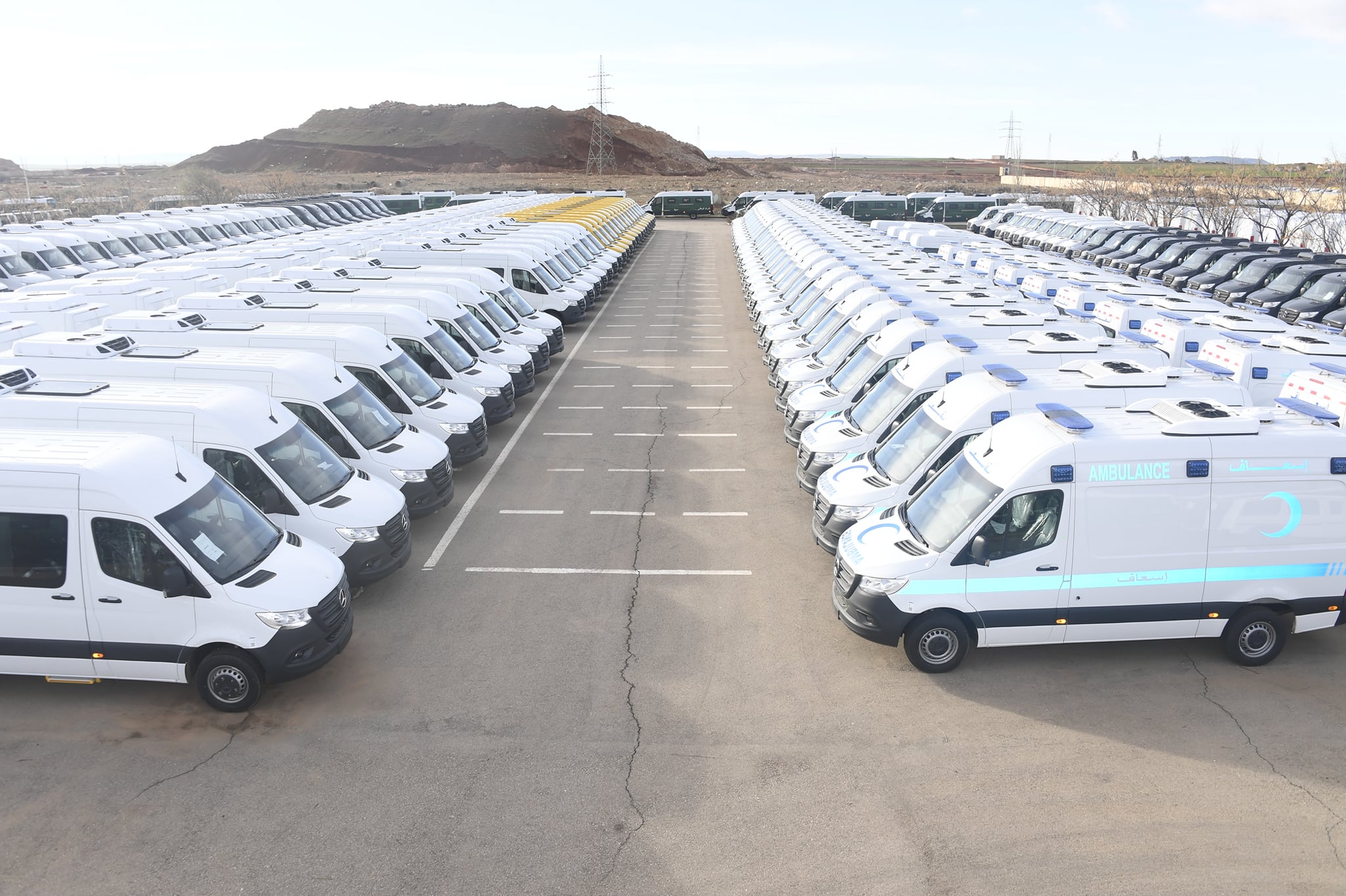 Read more about the article تسليم 454 عربة “مرسيدس” لفائدة إدارات ومؤسسات