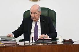 Read more about the article الرئيس تبون يأمر بتقليص اجتماعات الحكومة