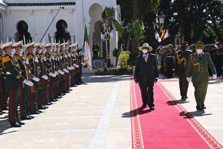 Read more about the article الرئيس الأوغندي ينهي زيارته إلى الجزائر