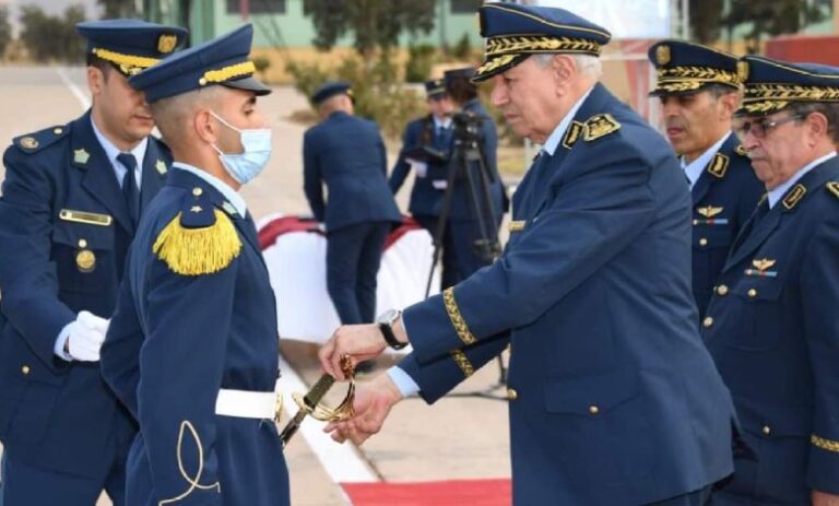 Read more about the article الجيش الوطني الشعبي: تخرج الدفعة ال29 للطلبة العاملين بالمدرسة العليا لتقنيات الطيران بالدار البيضاء