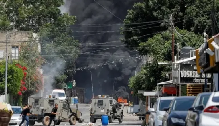 Read more about the article جنين.. مقتل 10 فلسطينيين وحركة مكثفة للآليات الإسرائيلية