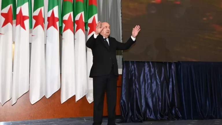 Read more about the article الرئيس الجمهورية يشرف على حفل تقليد الرتب وإسداء الأوسمة