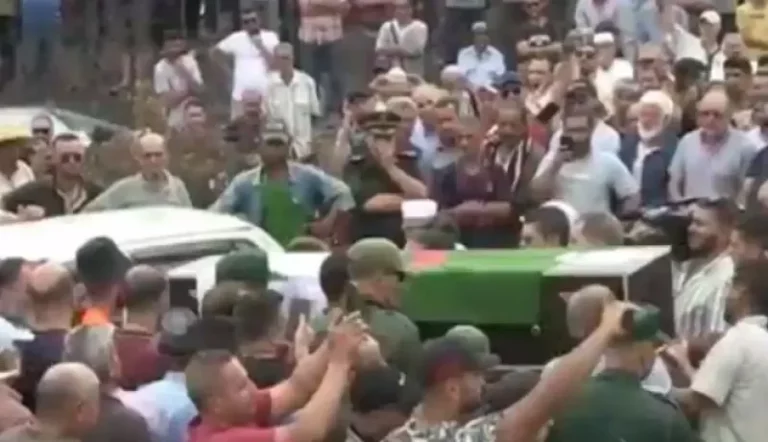 Read more about the article تشييع جثامين ضحايا حرائق بجاية إلى مثواهم الأخير